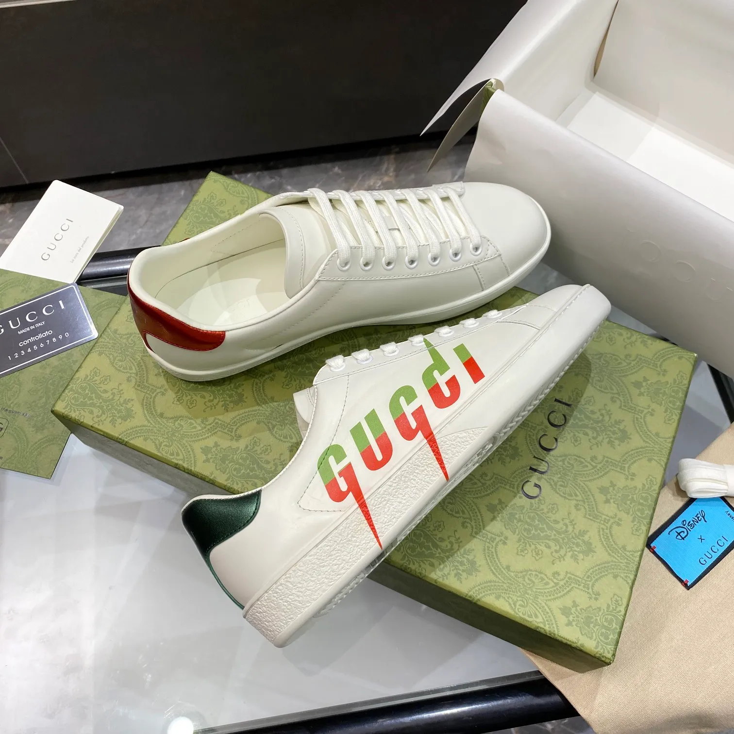 👟👟Ex-factory price 440👟👟 Men's size +10 Gucci's GG white shoes, the same style as Ni Ni, have been popular in recent years; new colors are constantly updated; stars, Internet celebrities, live broadcasts, etc. will definitely plant grass and call them. Classic fashion style, 5D drawing printing; electric embroidery surface, etc... Original customized cowhide color, first layer of cowhide inside, original outsole... Shiny color drawing/electric embroidery surface embellished on the side of the shoe body, package production process‼ Size: Female 35-40# Male 39-46#